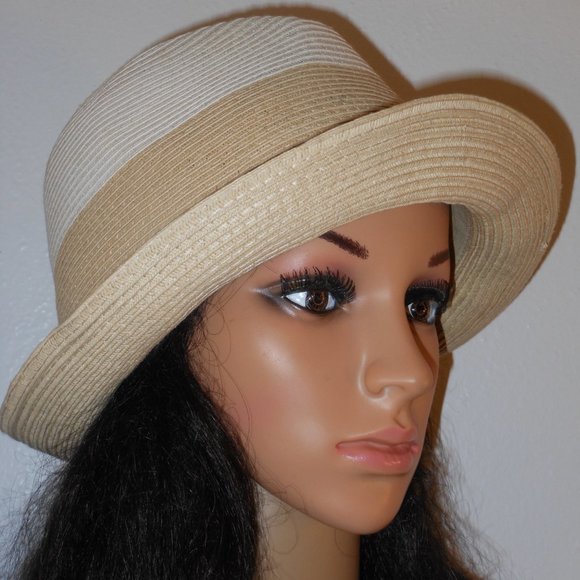 IMPERMEABLE BEIGE AND WHITE SHORT FLIP BRIM HAT - Picture 2 of 8